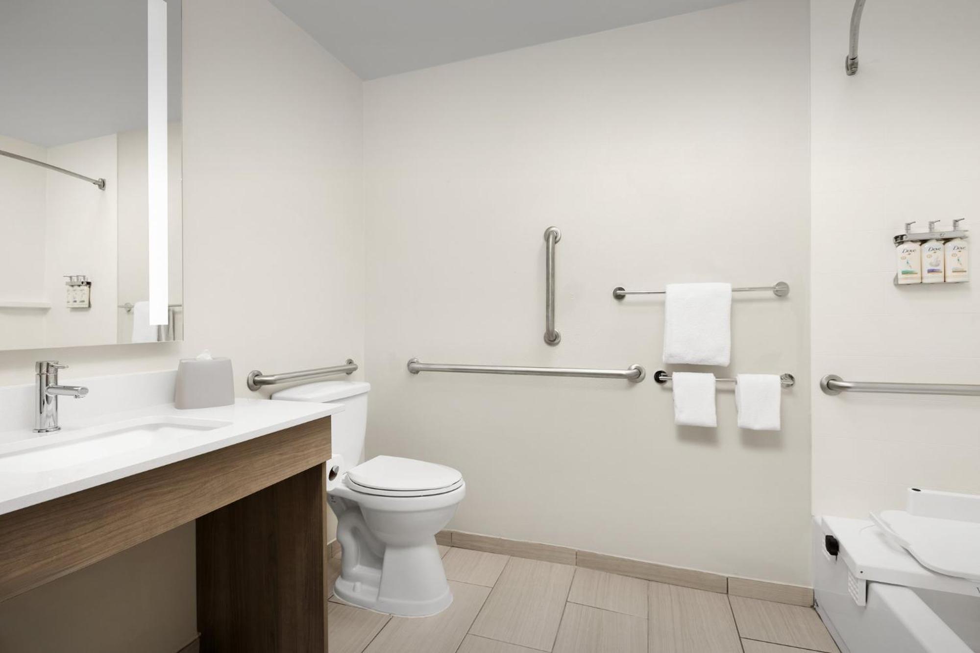 Holiday Inn Express Hotel & Suites Greensboro - Airport Area By Ihg Exterior foto