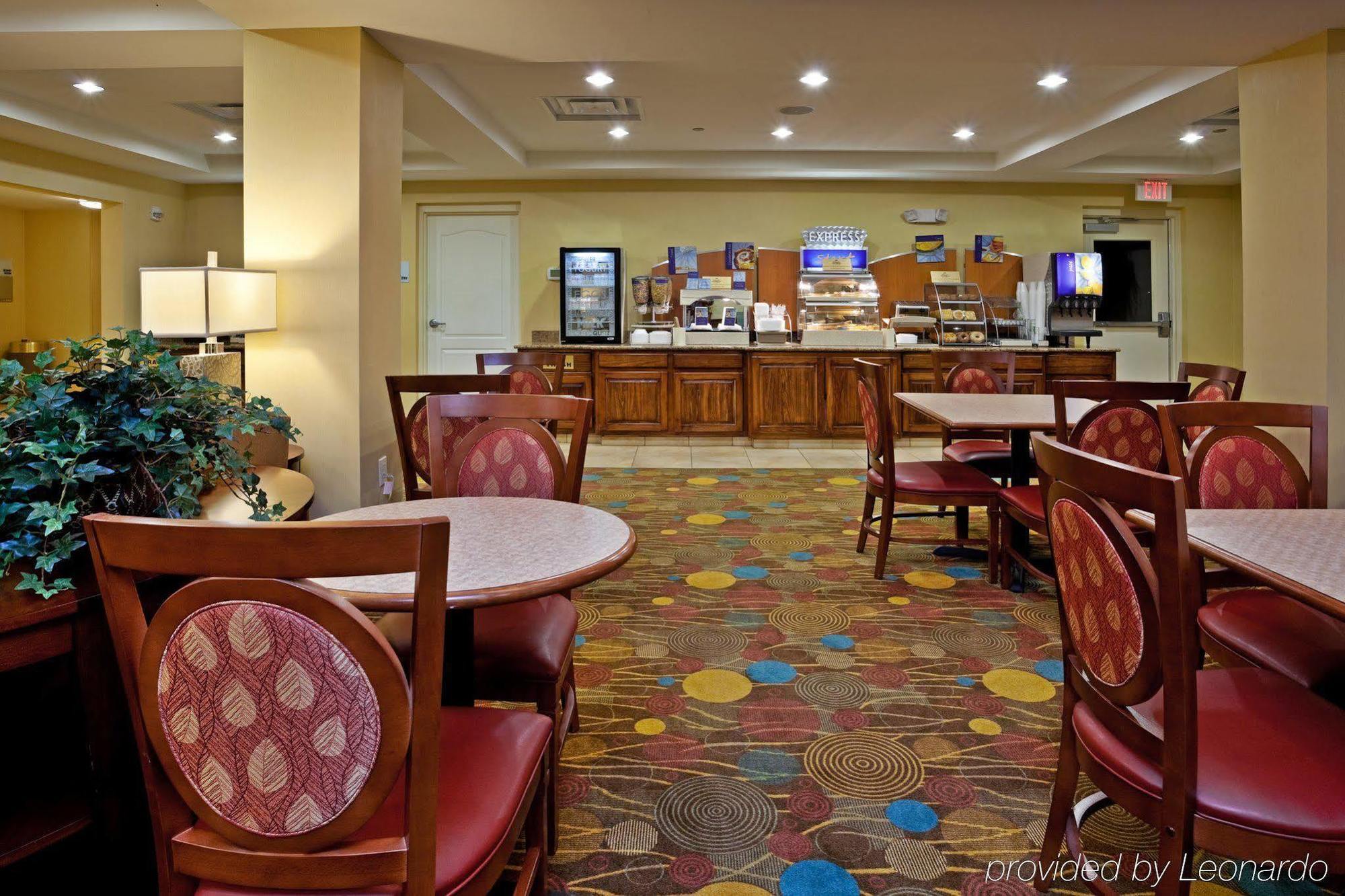 Holiday Inn Express Hotel & Suites Greensboro - Airport Area By Ihg Exterior foto